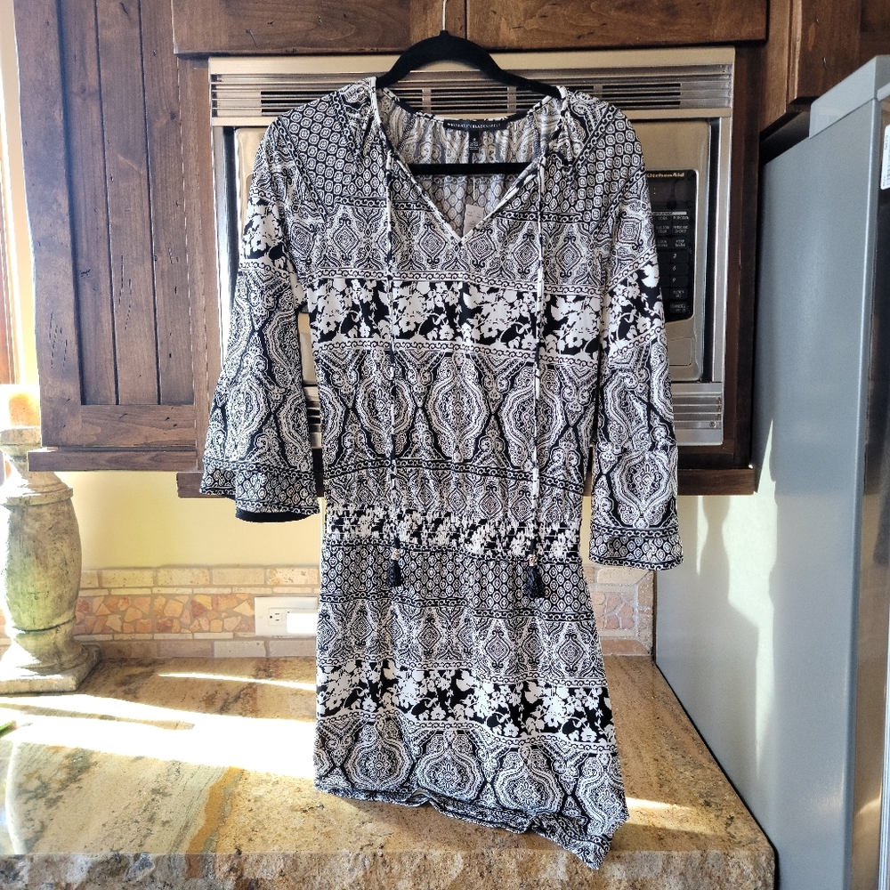 White house black market black and white dress size 0